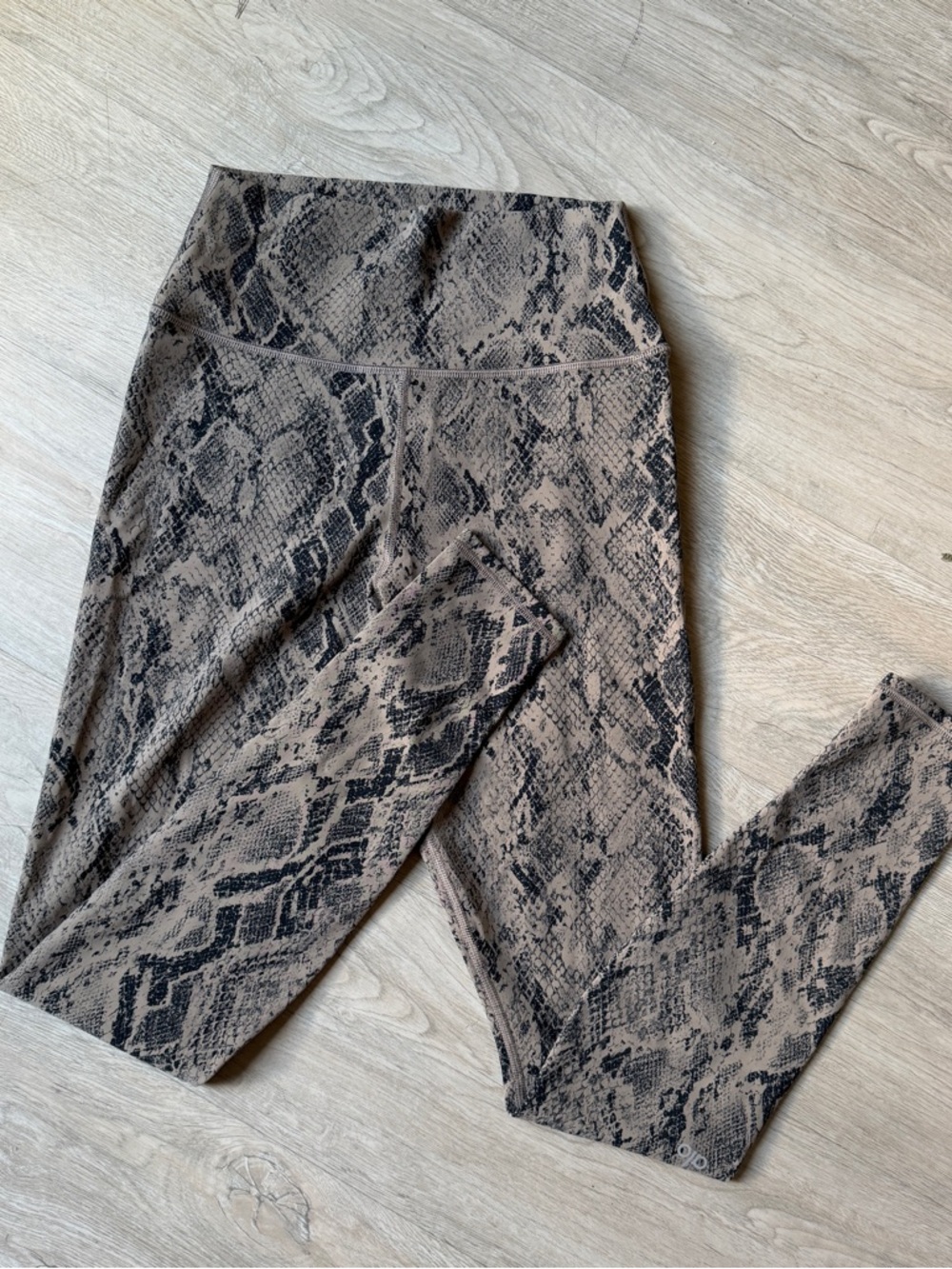 ALO Yoga Snake-Print Leggings in Tan & Black